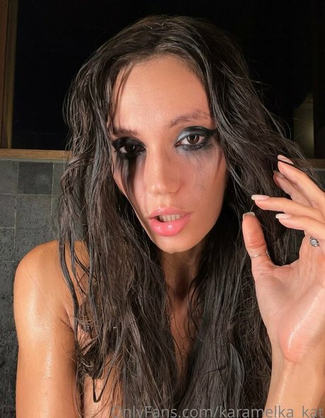 Nacktes geleaktes OnlyFans-Foto von Karamelkakat