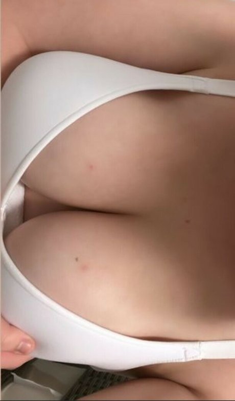 Nacktes geleaktes OnlyFans-Foto von Traphousemom