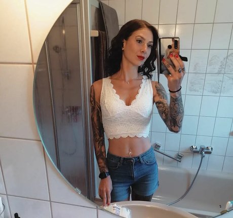 Nacktes geleaktes OnlyFans-Foto von Lechl Sisters