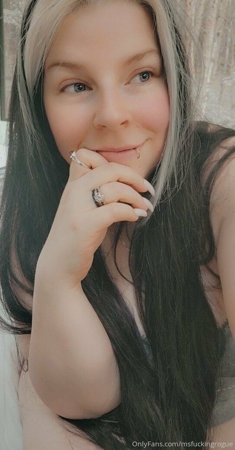 Nacktes geleaktes OnlyFans-Foto von Msfuckingrogue
