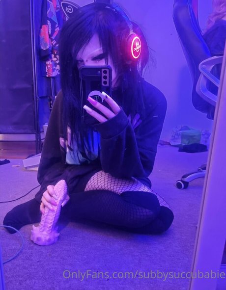 Nacktes geleaktes OnlyFans-Foto von Subbysuccubabie