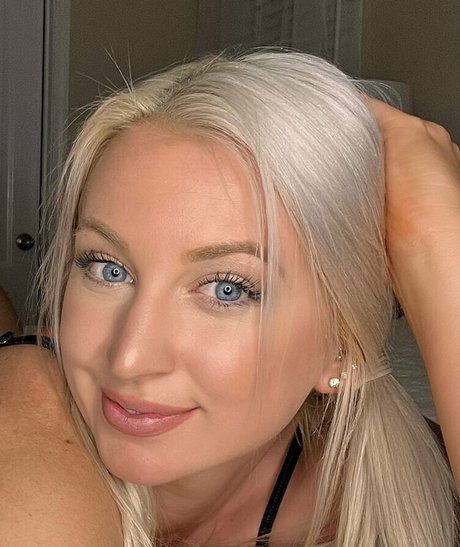 Nacktes geleaktes OnlyFans-Foto von Heather Leah