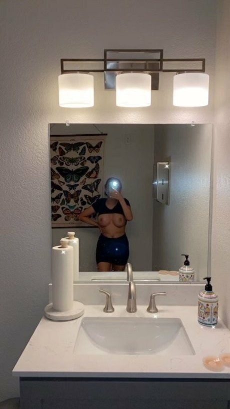 Nacktes geleaktes OnlyFans-Foto von Vanessavega