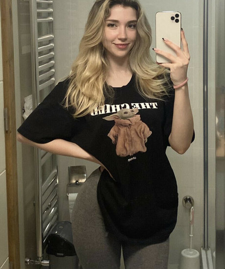 Nacktes geleaktes OnlyFans-Foto von Snowmaiid