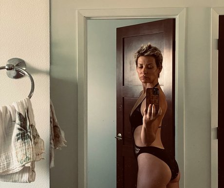 Nacktes geleaktes OnlyFans-Foto von Evangeline Lilly