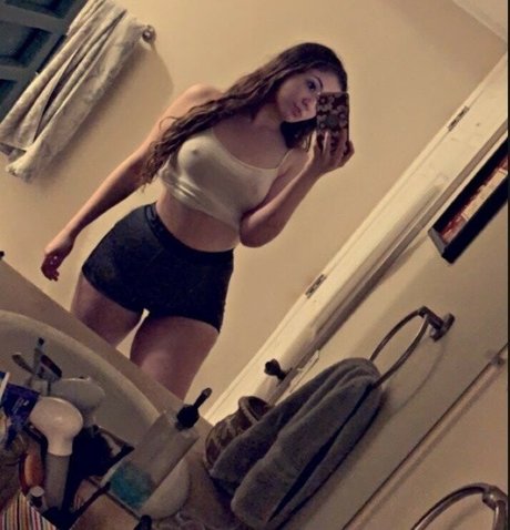 Nacktes geleaktes OnlyFans-Foto von Kaylabelofski