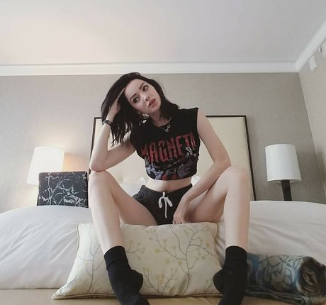 Nacktes geleaktes OnlyFans-Foto von Emma Dumont