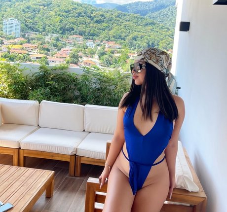 Nacktes geleaktes OnlyFans-Foto von Honduranbaddie