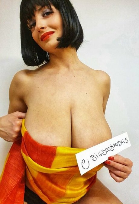 Nacktes geleaktes OnlyFans-Foto von Lisa Bukawski
