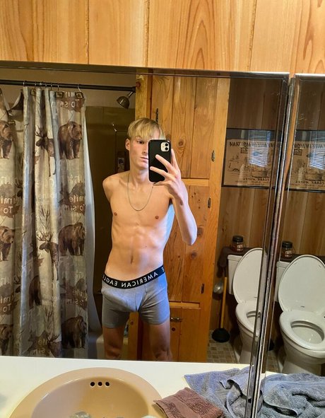Blondeboybradfree