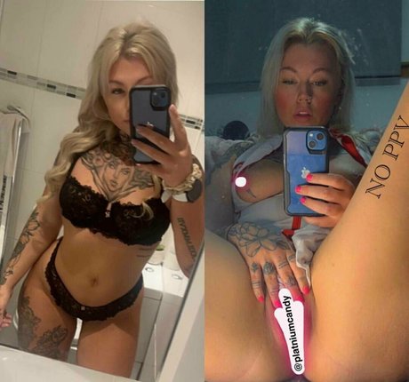 Nacktes geleaktes OnlyFans-Foto von Pinkhairedgirlfr33