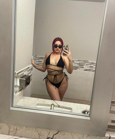 Nacktes geleaktes OnlyFans-Foto von Chxrrychick