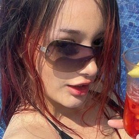 Nacktes geleaktes OnlyFans-Foto von Chxrrychick