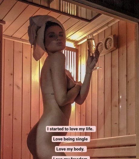 Nacktes geleaktes OnlyFans-Foto von Ashley James