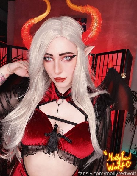 MollyRedWolf