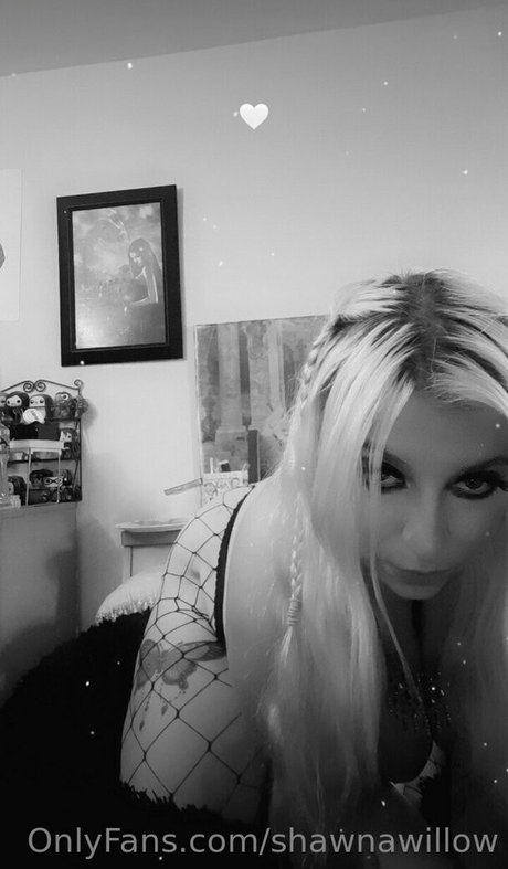 Nacktes geleaktes OnlyFans-Foto von Shawnawillow