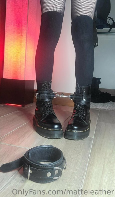 Nacktes geleaktes OnlyFans-Foto von Matteleather