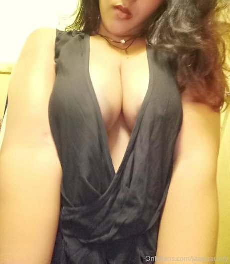 Nacktes geleaktes OnlyFans-Foto von Jaanuaunty