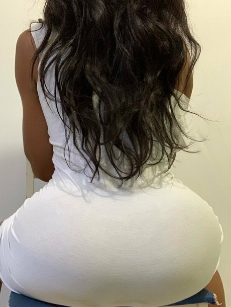 Nacktes geleaktes OnlyFans-Foto von Shemale23cm