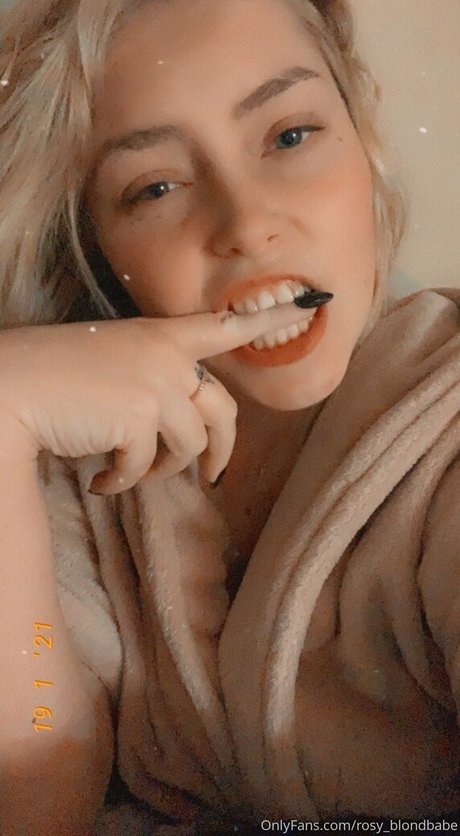 Rosy_blondbabe