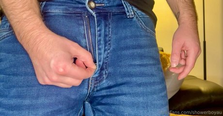 Nacktes geleaktes OnlyFans-Foto von Showerboyau