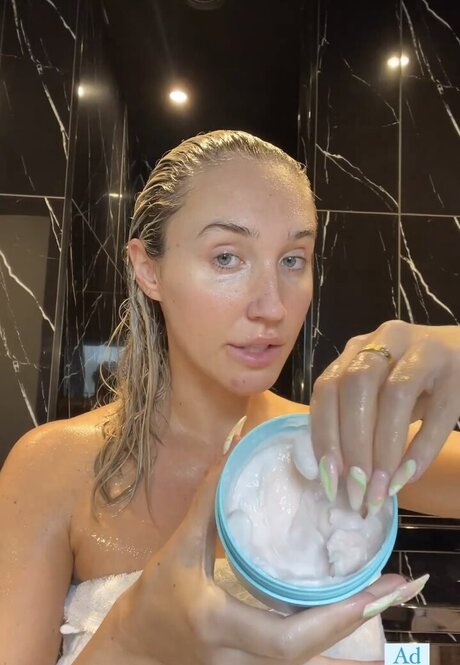 Nacktes geleaktes OnlyFans-Foto von Megan Mckenna