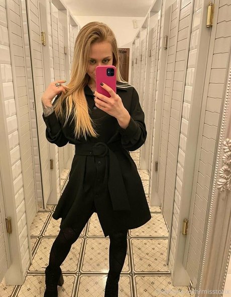 Nacktes geleaktes OnlyFans-Foto von Evilscarlett
