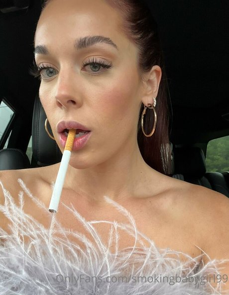Nacktes geleaktes OnlyFans-Foto von Smokingbabygirl99