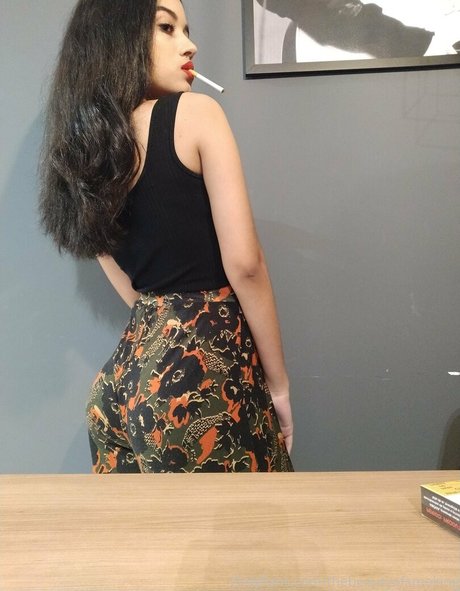 Nacktes geleaktes OnlyFans-Foto von Thebeautyofsmoking