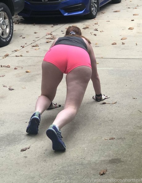 Nacktes geleaktes OnlyFans-Foto von Bootyshortsgirl