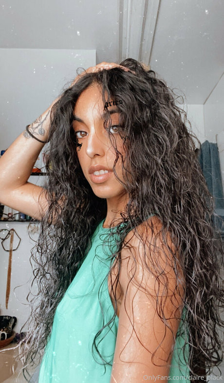 Claire_black