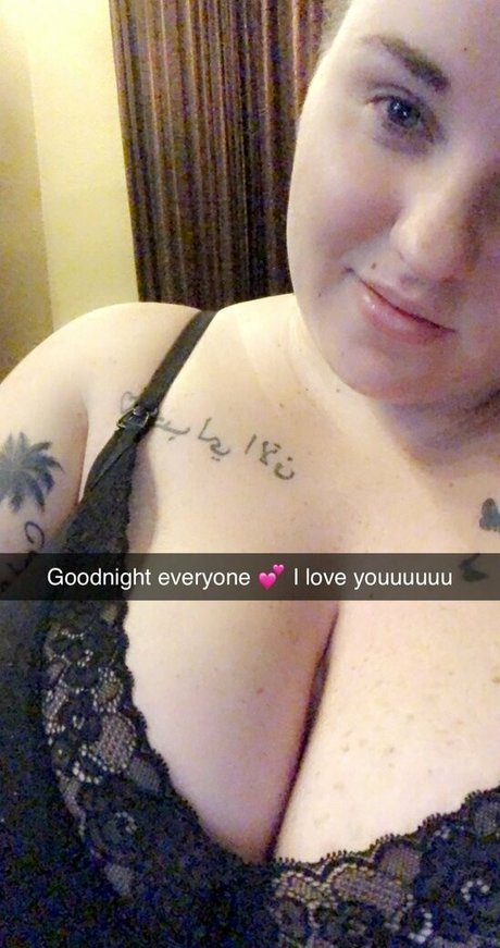 Nacktes geleaktes OnlyFans-Foto von Hookahqueeensfw