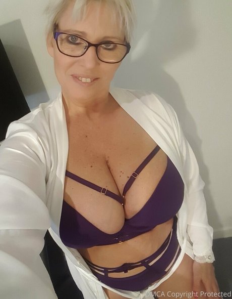 Nacktes geleaktes OnlyFans-Foto von Sexymatureaussielady