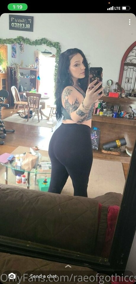 Nacktes geleaktes OnlyFans-Foto von Raeofgothiccsunshine