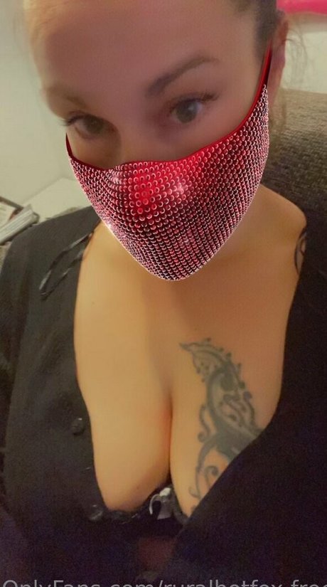 Nacktes geleaktes OnlyFans-Foto von Ruralhotfoxfree
