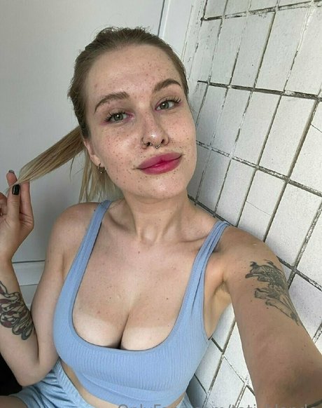 Nacktes geleaktes OnlyFans-Foto von Tatiblonde