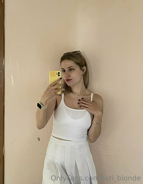 Nacktes geleaktes OnlyFans-Foto von Tatiblonde