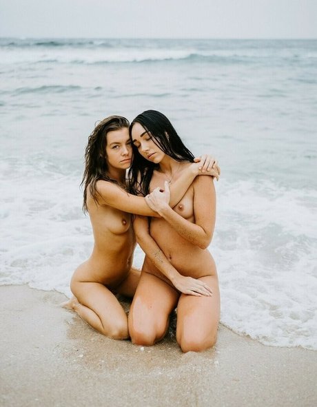 Nacktes geleaktes OnlyFans-Foto von Maddie Neville
