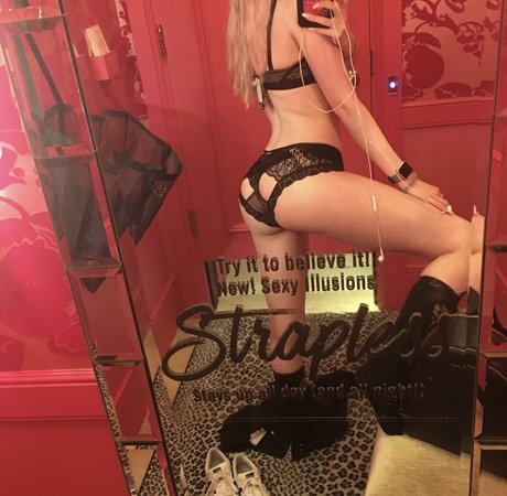 Nacktes geleaktes OnlyFans-Foto von Fauxre