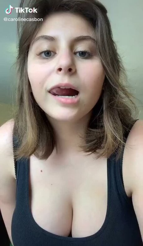 Nacktes geleaktes OnlyFans-Foto von Caroline Casbon