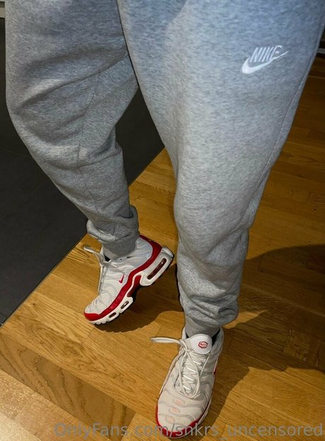 Nacktes geleaktes OnlyFans-Foto von Snkrsuncensored