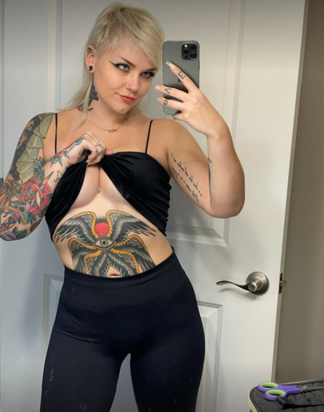 Nacktes geleaktes OnlyFans-Foto von Holli Marie
