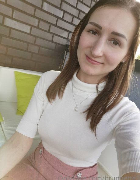Brunnette3