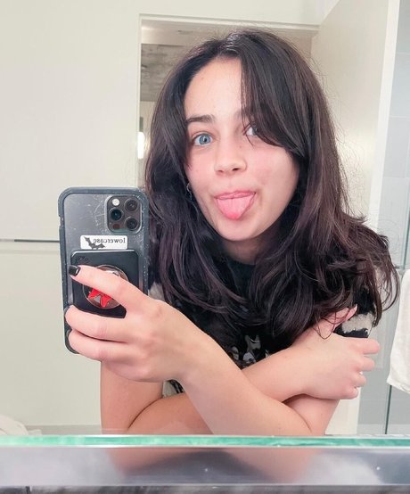 Nacktes geleaktes OnlyFans-Foto von Mary Mouser