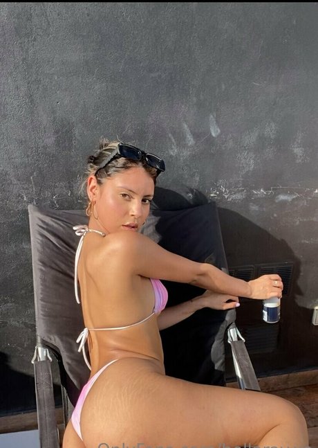 Nacktes geleaktes OnlyFans-Foto von Bellarayxo