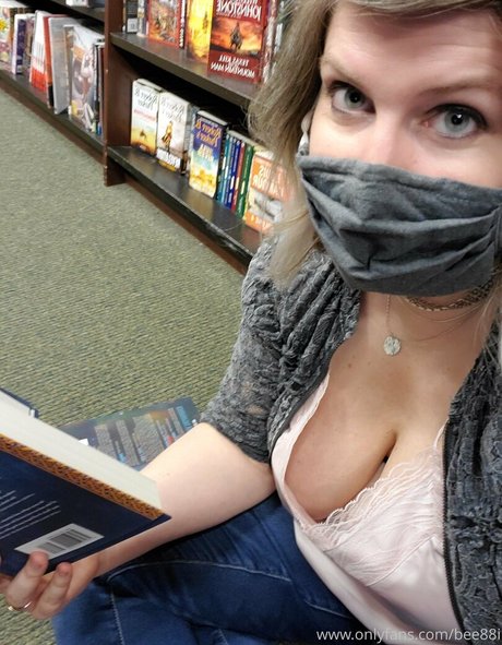 Nacktes geleaktes OnlyFans-Foto von Bee88i
