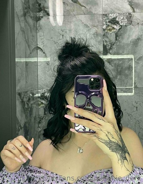 Melanie_dark