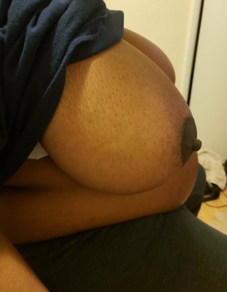 Nacktes geleaktes OnlyFans-Foto von Freakythickums