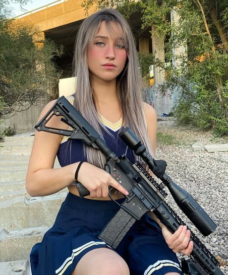Girls With Guns