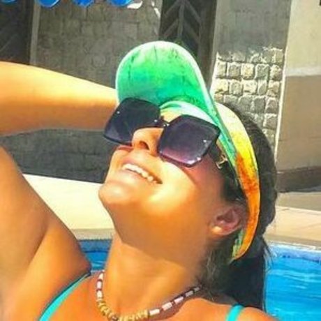 Nacktes geleaktes OnlyFans-Foto von Familiasemdestinooficial